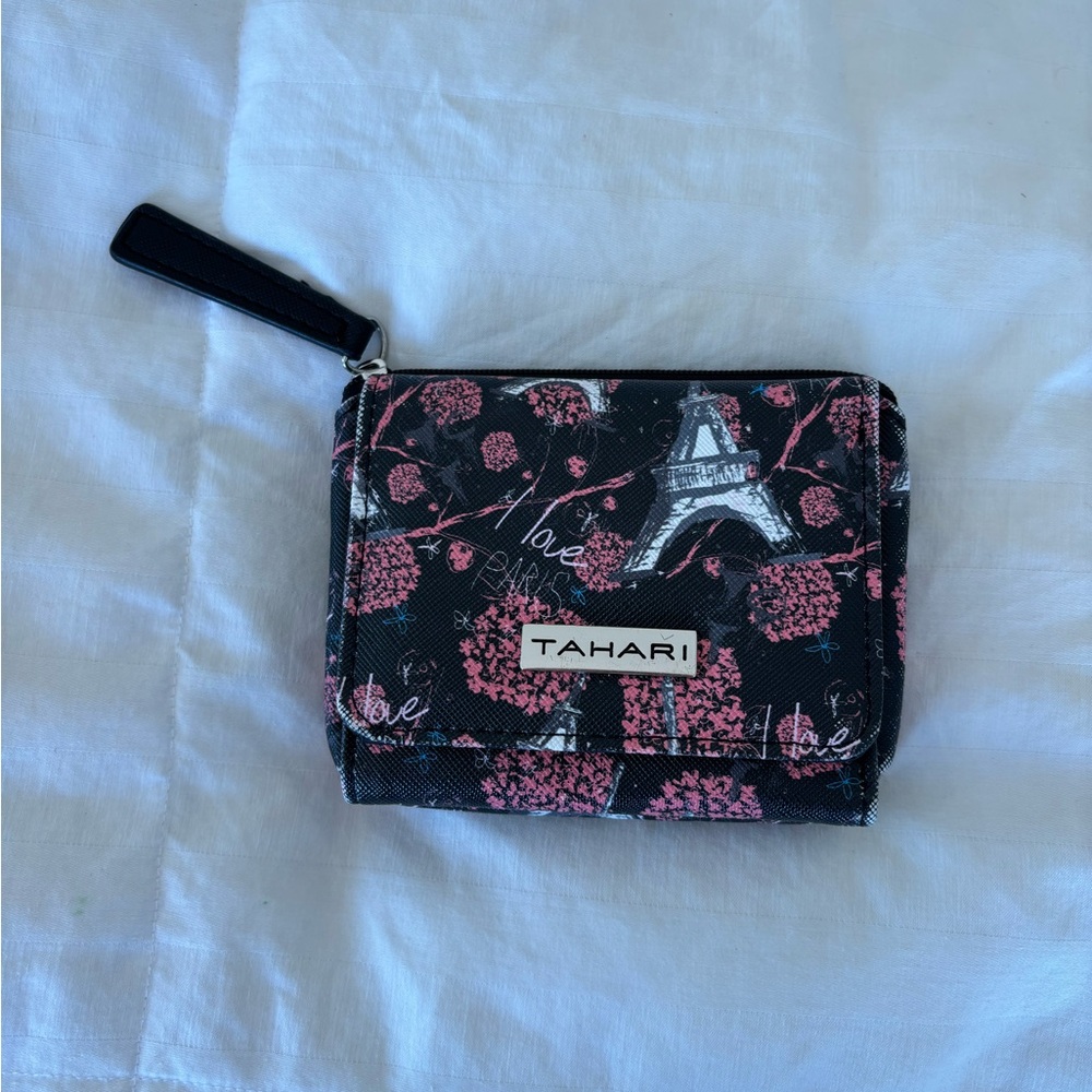 Tahari vegan leather bifold wallet 
Women’s "Je t'aime Paris" floral